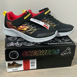 Like New! Boys Kids Skechers Tennis Shoes Size 2 Velcro!